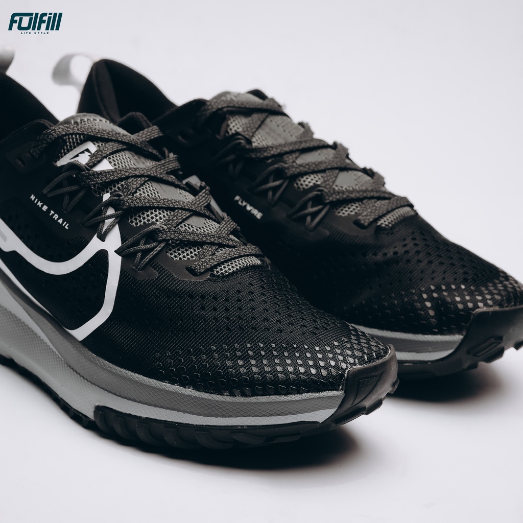 Nike trail Black gray