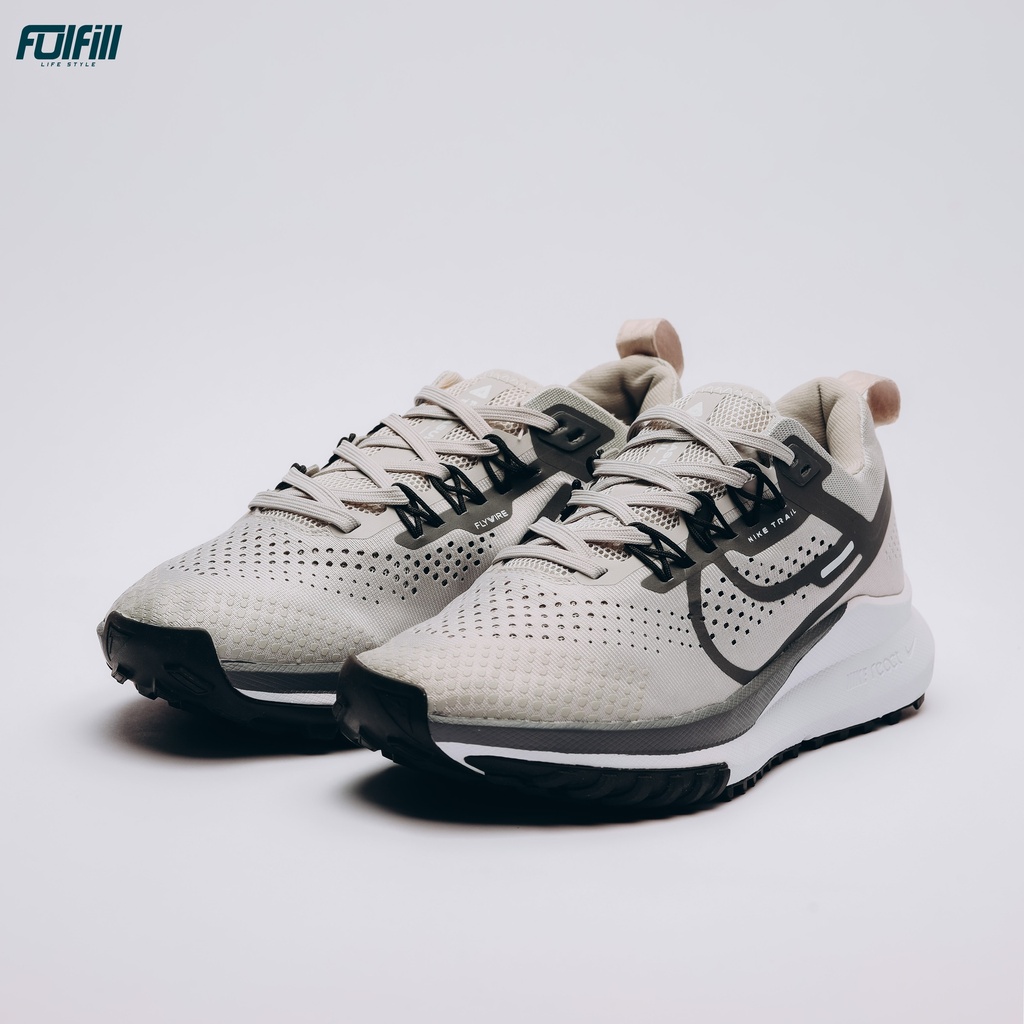 Nike Trail Light Gray