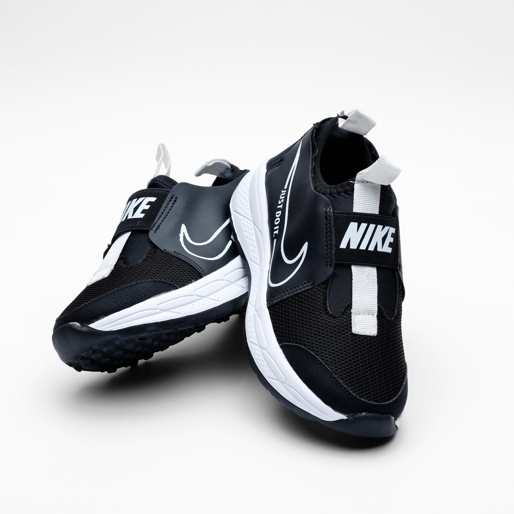 NIKE Black White