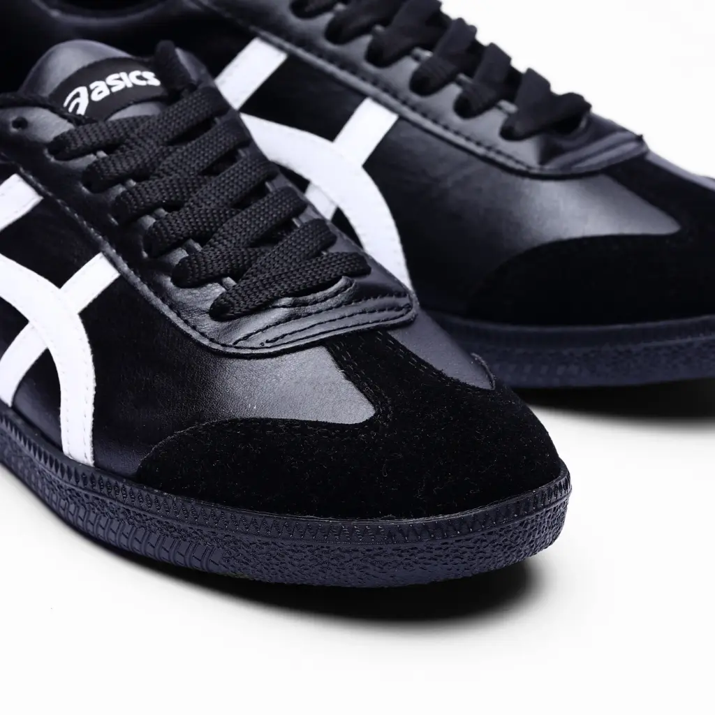 ASICS Black white