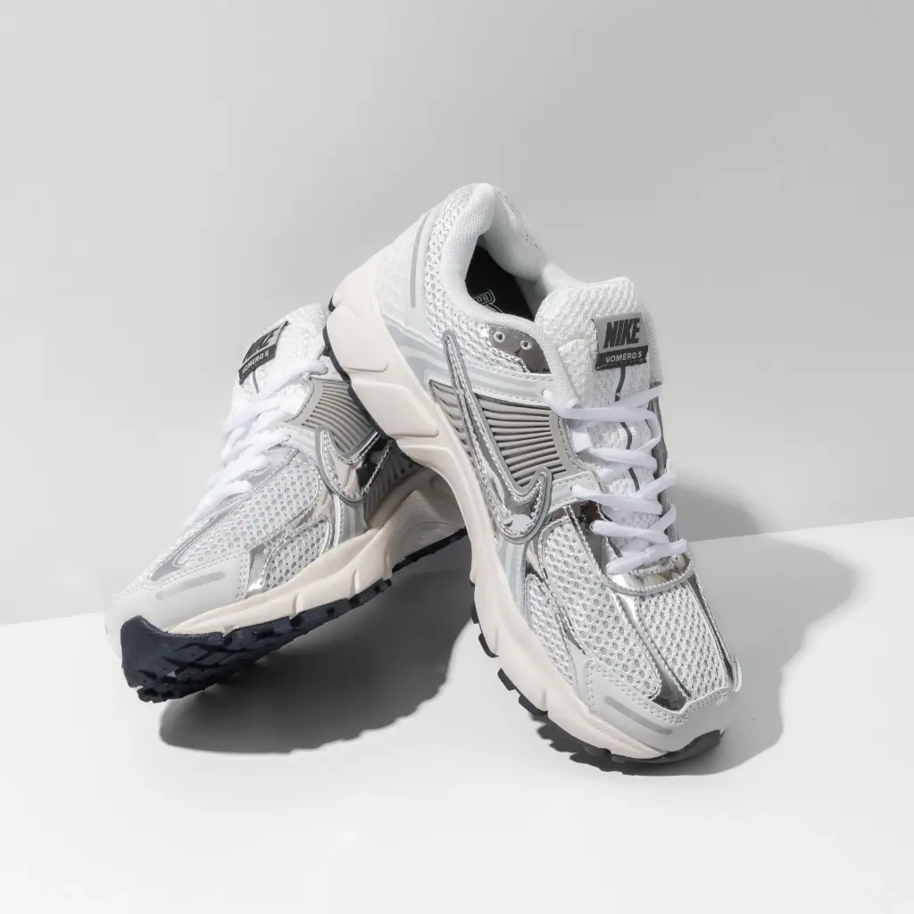 [NZV5MS041] Nike ZOOM VOMERO 5 METALLIC SILVER (41)