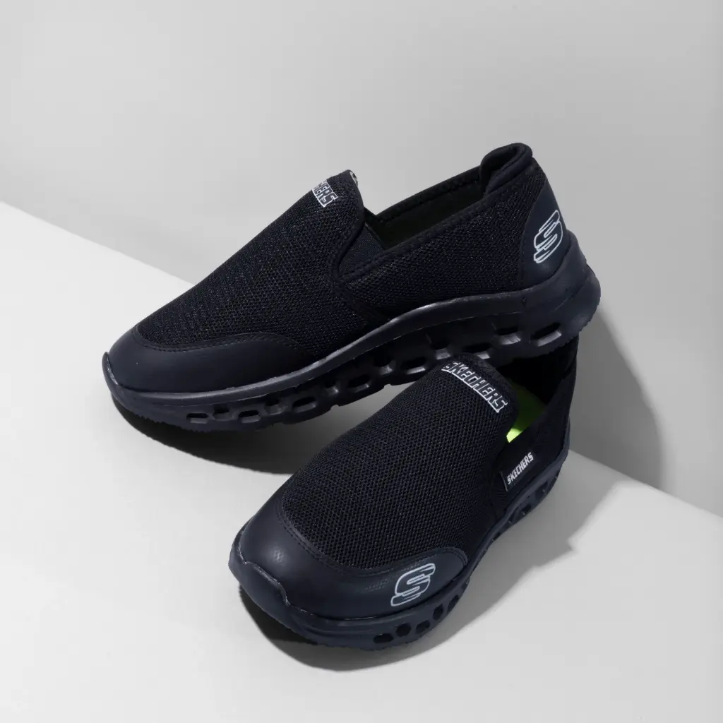 SKECHERS BlACK