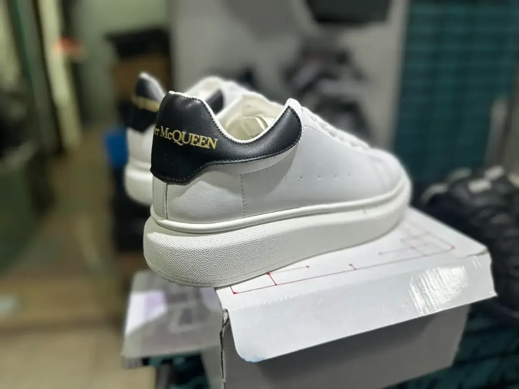 Alexander McQueen White -Black